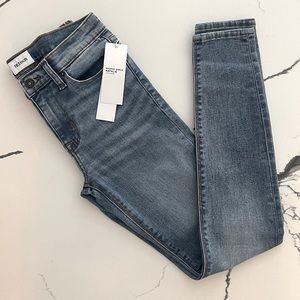 Light wash, super skinny mid rise “Natalie” Hudson jeans- NWT